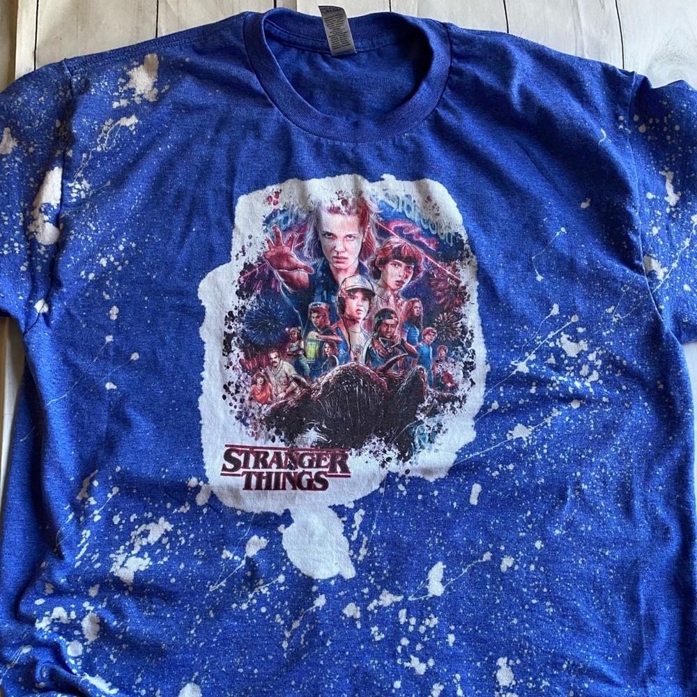 Super cute stranger things tee